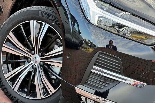 2024 Volvo XC60 Ultimate B5 Bright