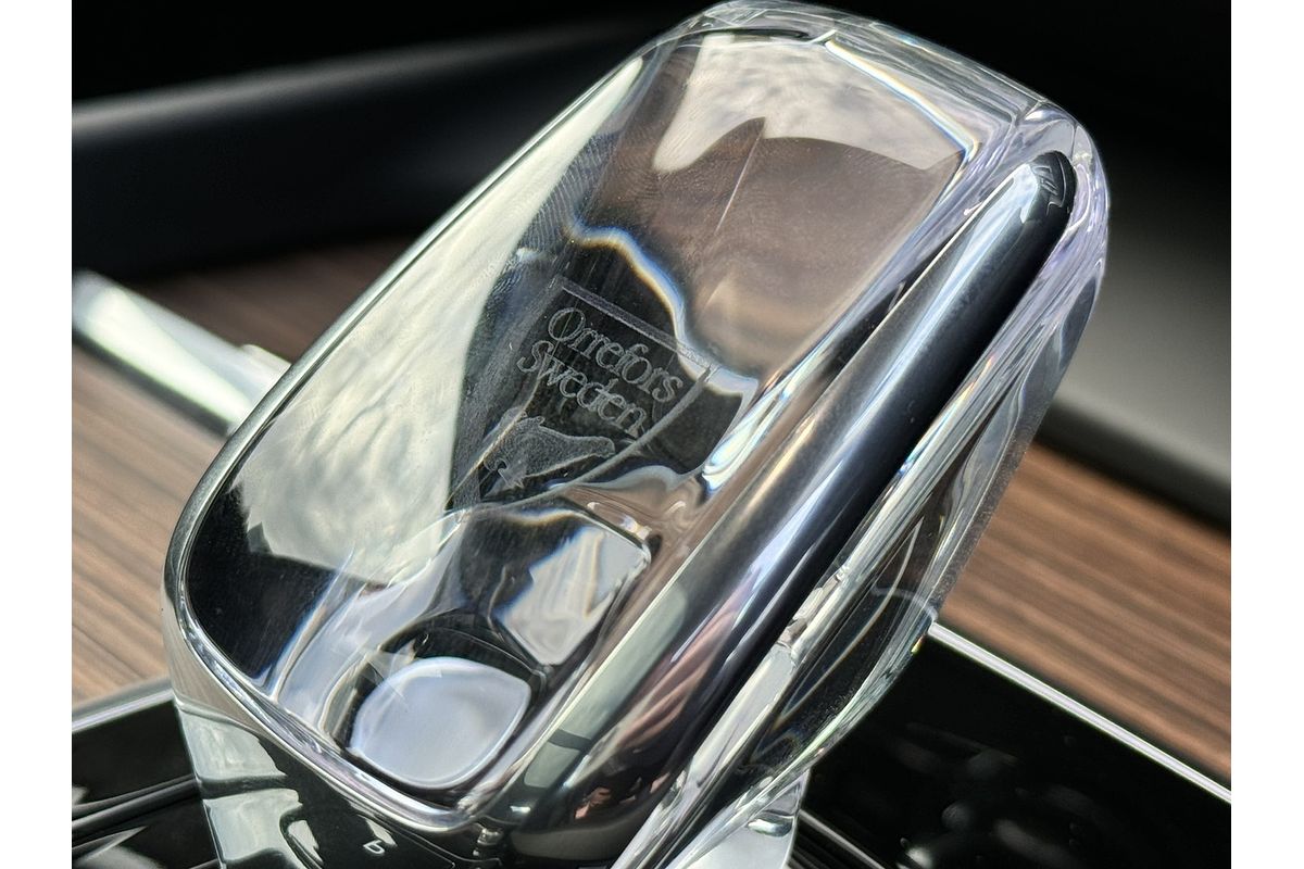 2024 Volvo XC60 Ultimate B5 Bright