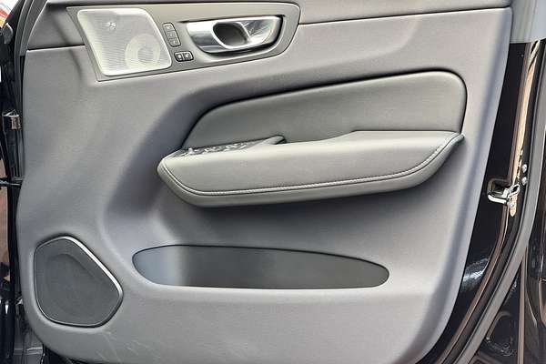 2024 Volvo XC60 Ultimate B5 Bright