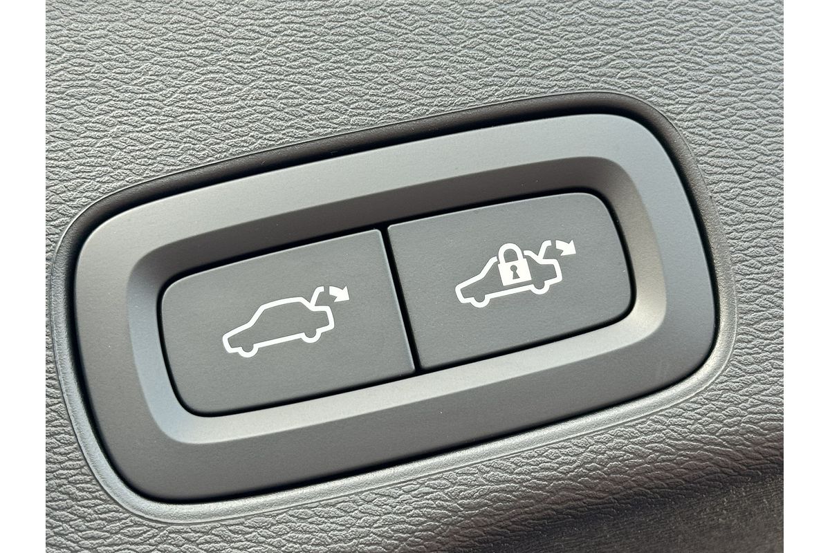 2024 Volvo XC60 Ultimate B5 Bright