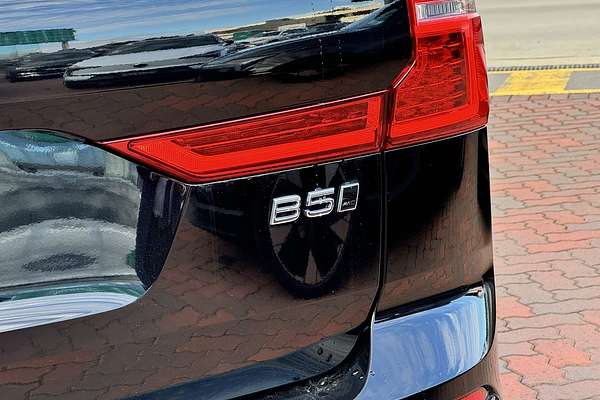 2024 Volvo XC60 Ultimate B5 Bright