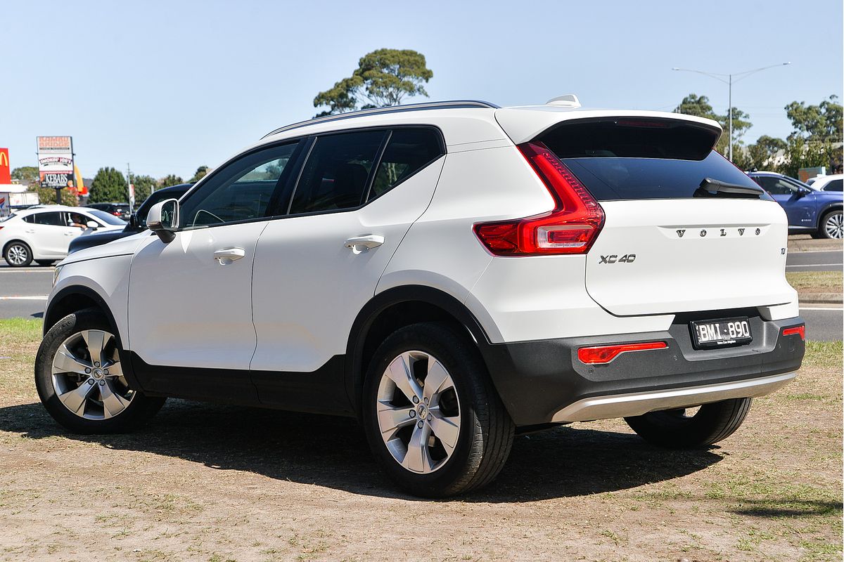 2020 Volvo XC40 T4 Momentum
