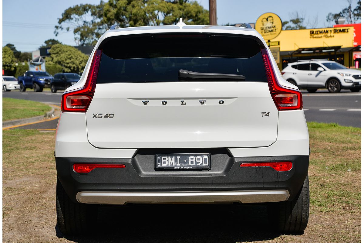 2020 Volvo XC40 T4 Momentum