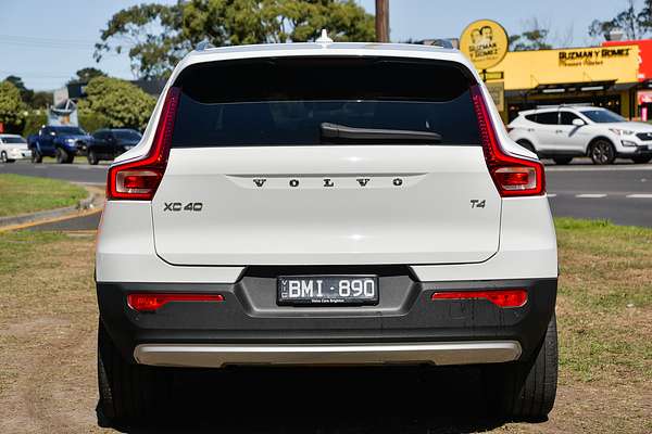 2020 Volvo XC40 T4 Momentum