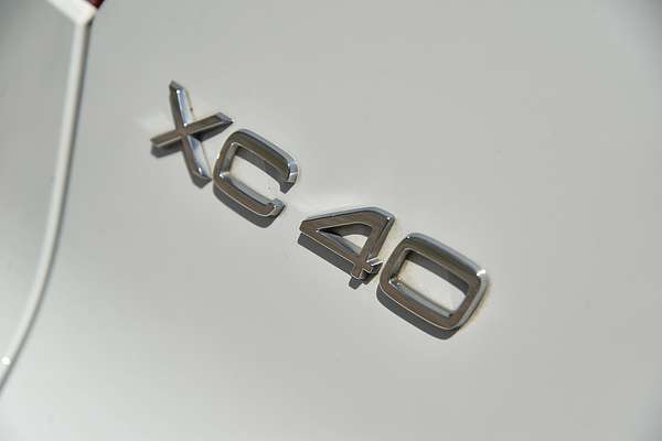 2020 Volvo XC40 T4 Momentum