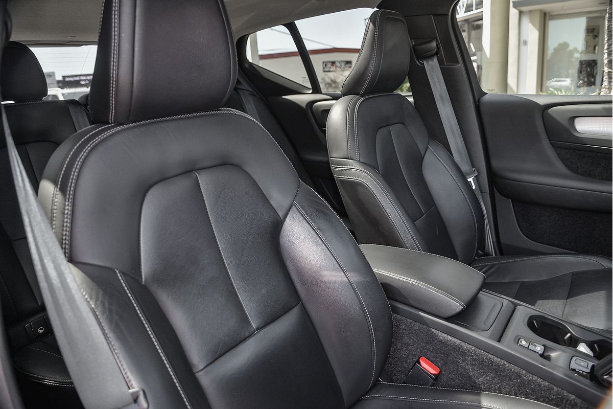 2020 Volvo XC40 T4 Momentum