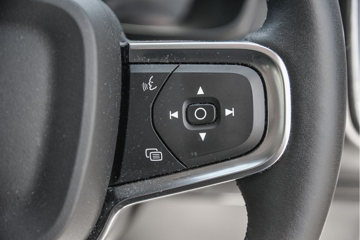 2020 Volvo XC40 T4 Momentum