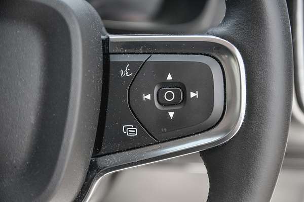 2020 Volvo XC40 T4 Momentum