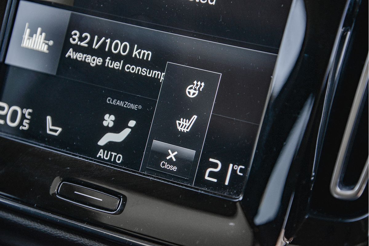 2020 Volvo XC40 T4 Momentum