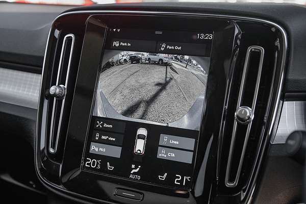 2020 Volvo XC40 T4 Momentum