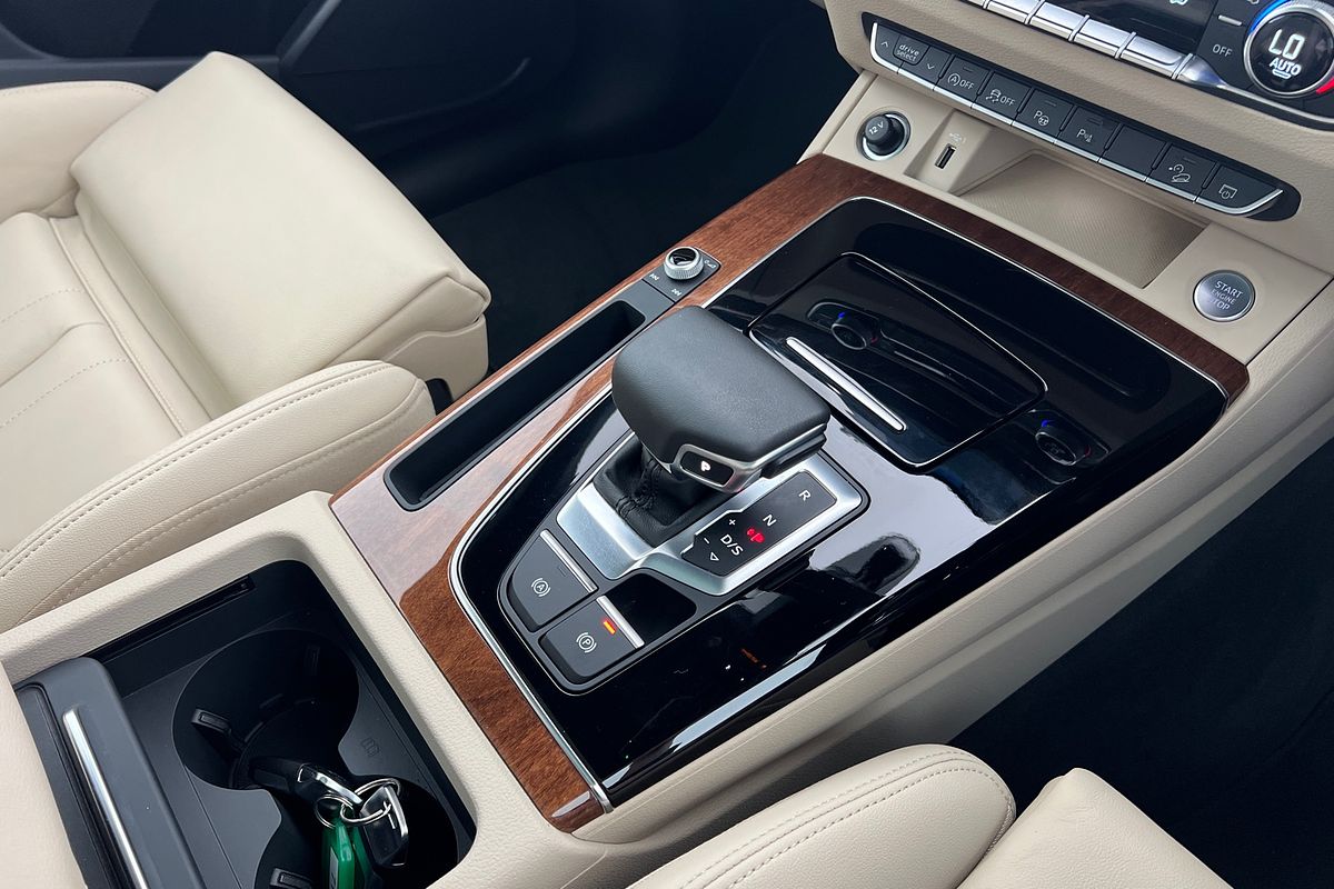 2024 Audi Q5 40 TDI S line FY