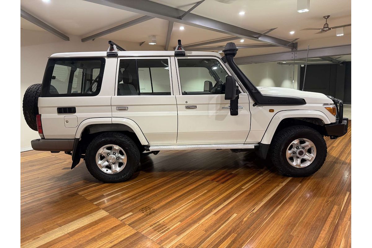 2017 Toyota Landcruiser GXL VDJ76R