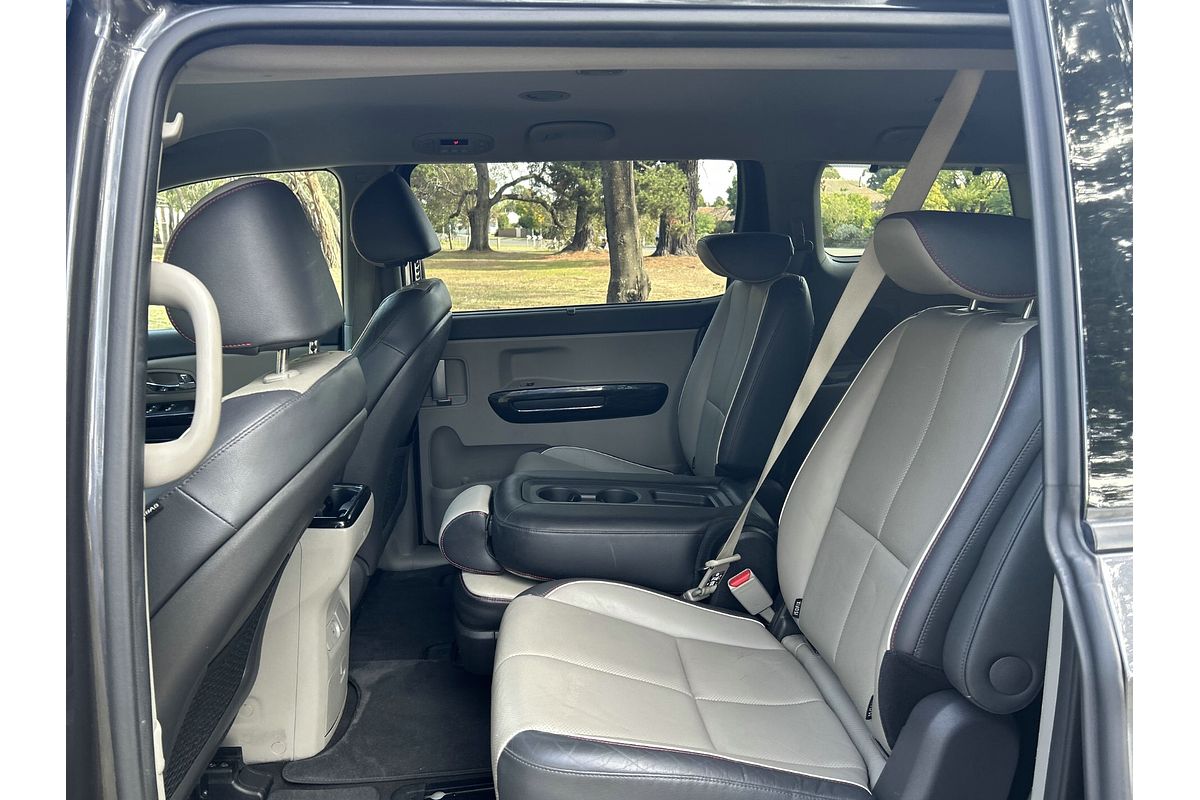 2017 Kia Carnival Platinum YP