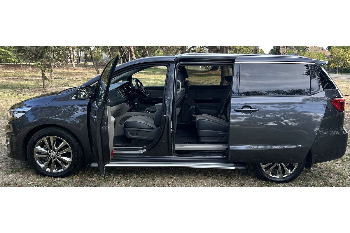 2017 Kia Carnival Platinum YP