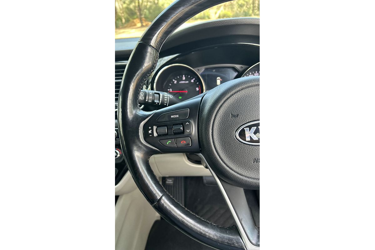 2017 Kia Carnival Platinum YP