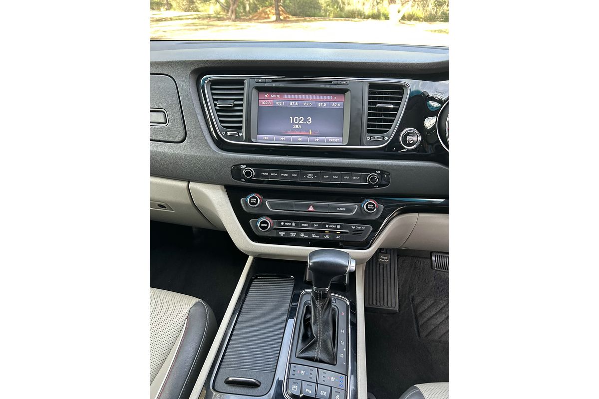 2017 Kia Carnival Platinum YP