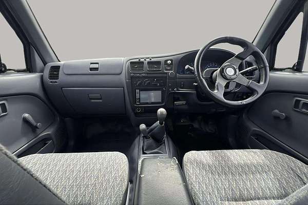 2004 Toyota Hilux  VZN167R 4X4
