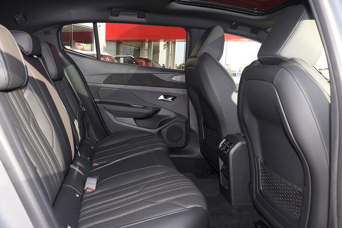 2025 Peugeot 408 GT Premium Hybrid P54