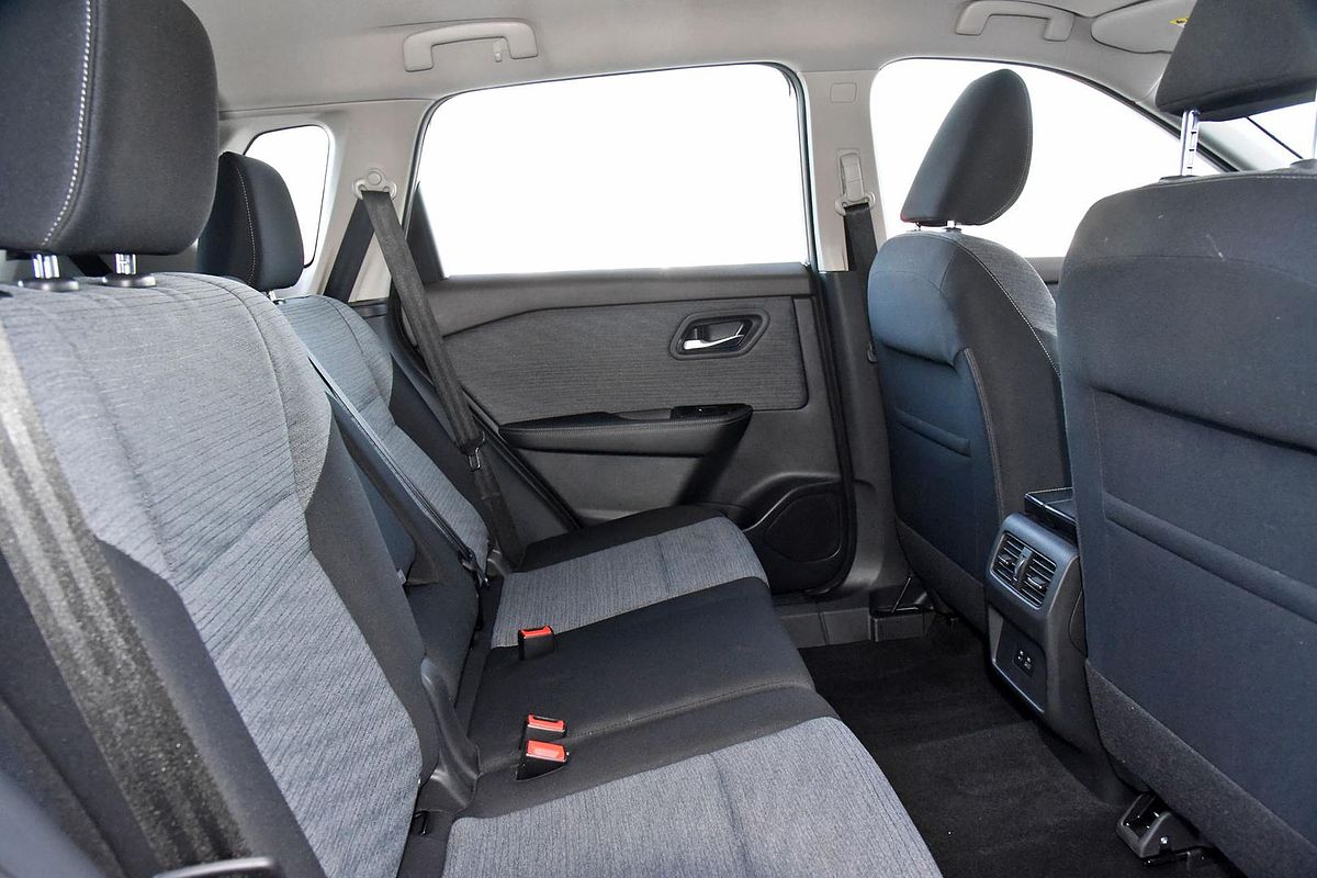 2024 Nissan X-TRAIL ST T33
