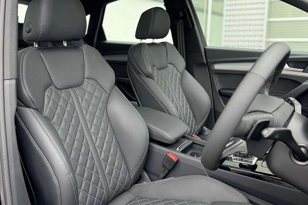 2024 Audi Q5 45 TFSI S Line FY