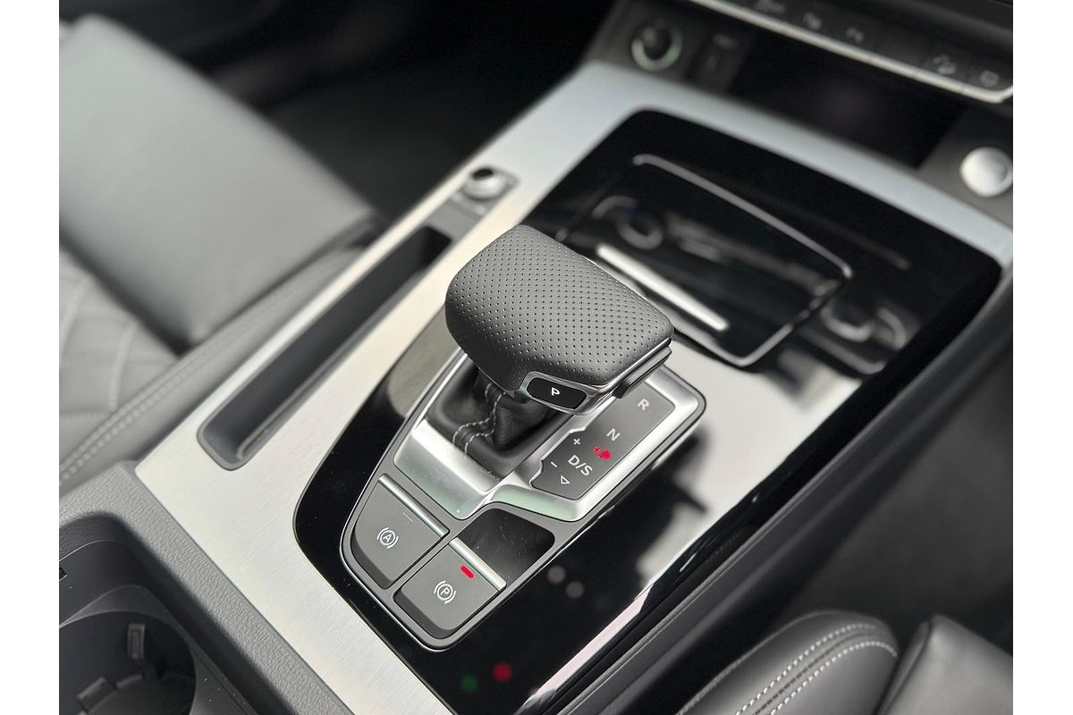 2024 Audi Q5 45 TFSI S Line FY
