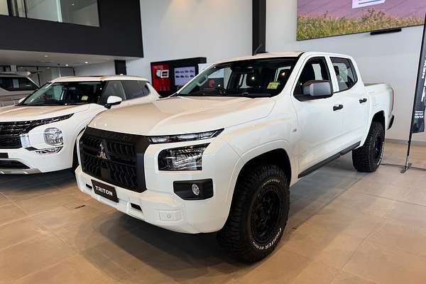 2024 Mitsubishi Triton GLX MV 4X4
