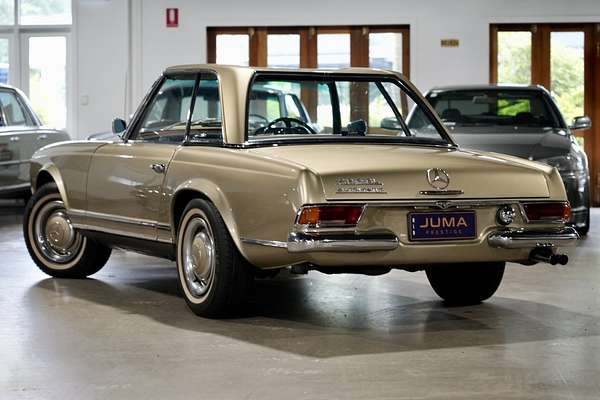1967 Mercedes-Benz 230SL W113