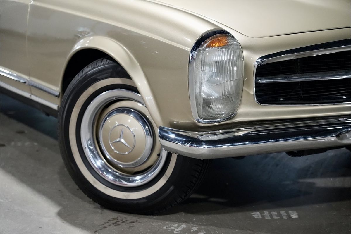 1967 Mercedes-Benz 230SL W113