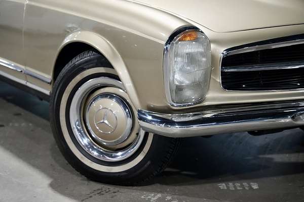 1967 Mercedes-Benz 230SL W113