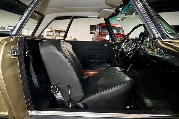 1967 Mercedes-Benz 230SL W113