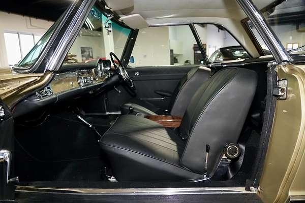 1967 Mercedes-Benz 230SL W113