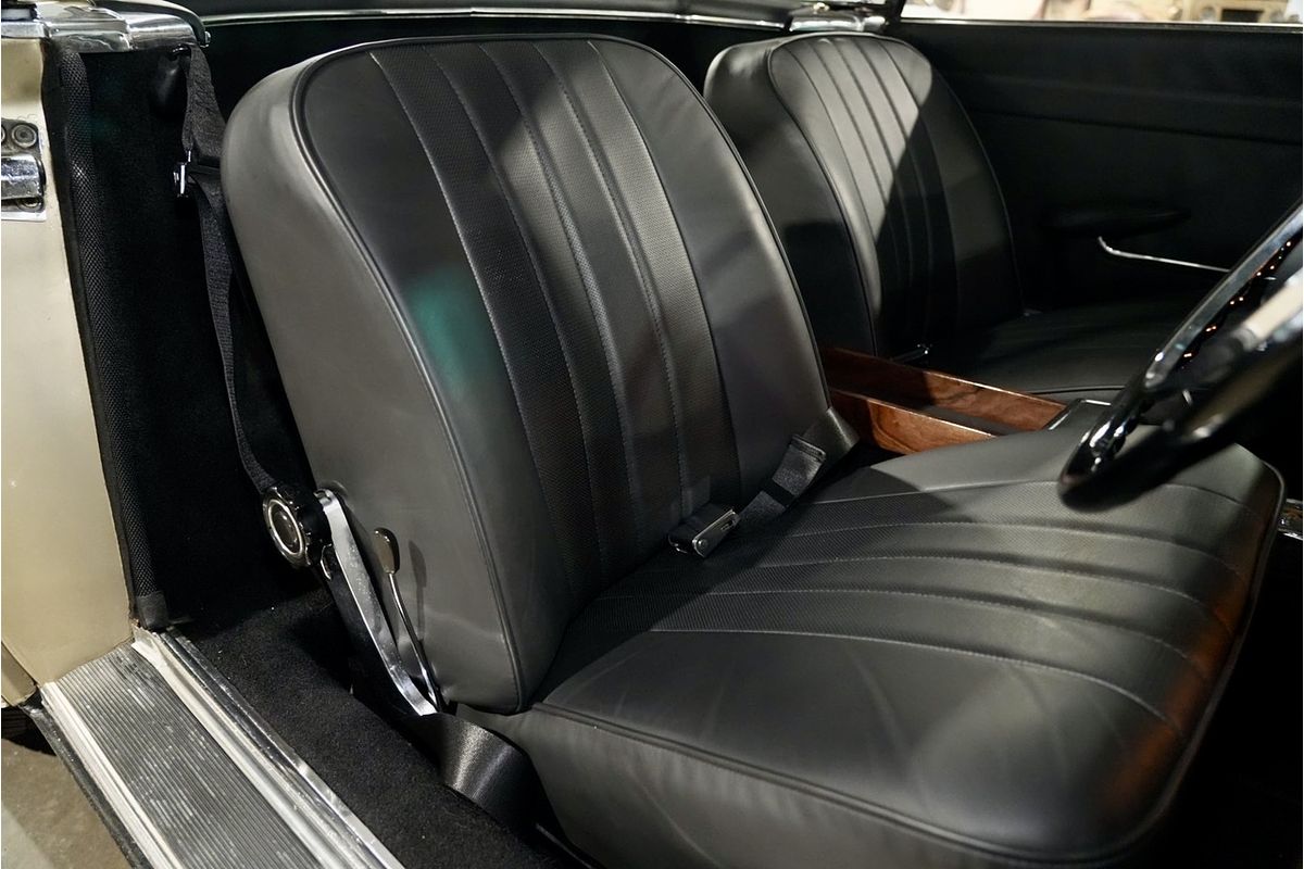 1967 Mercedes-Benz 230SL W113