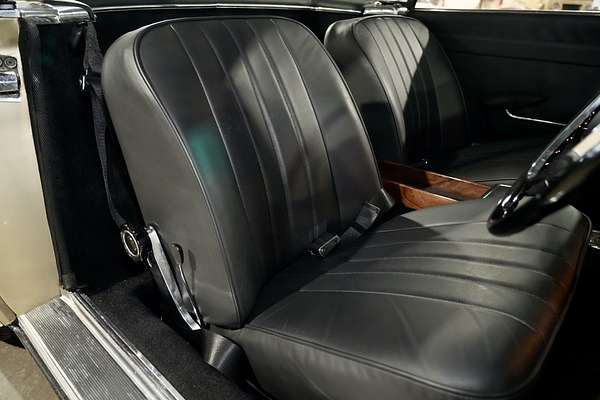 1967 Mercedes-Benz 230SL W113