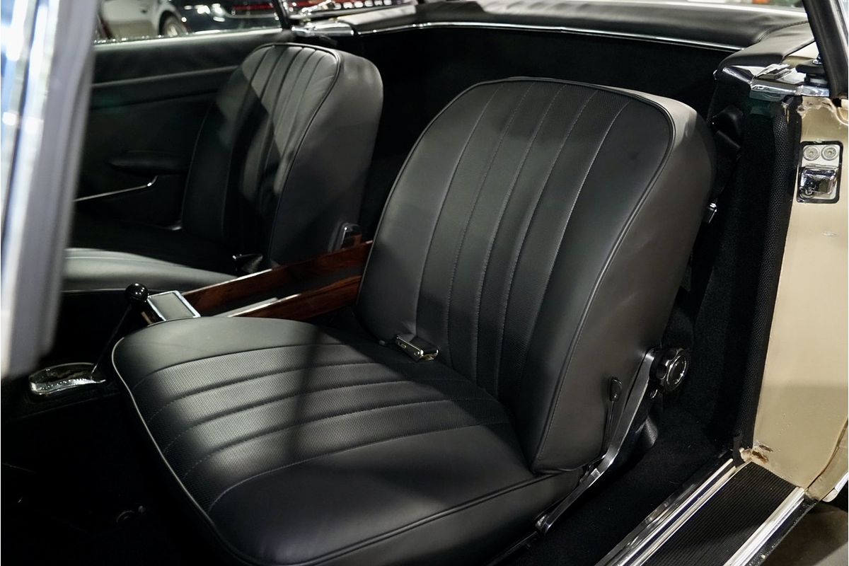 1967 Mercedes-Benz 230SL W113