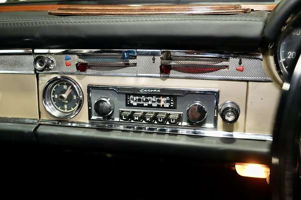 1967 Mercedes-Benz 230SL W113