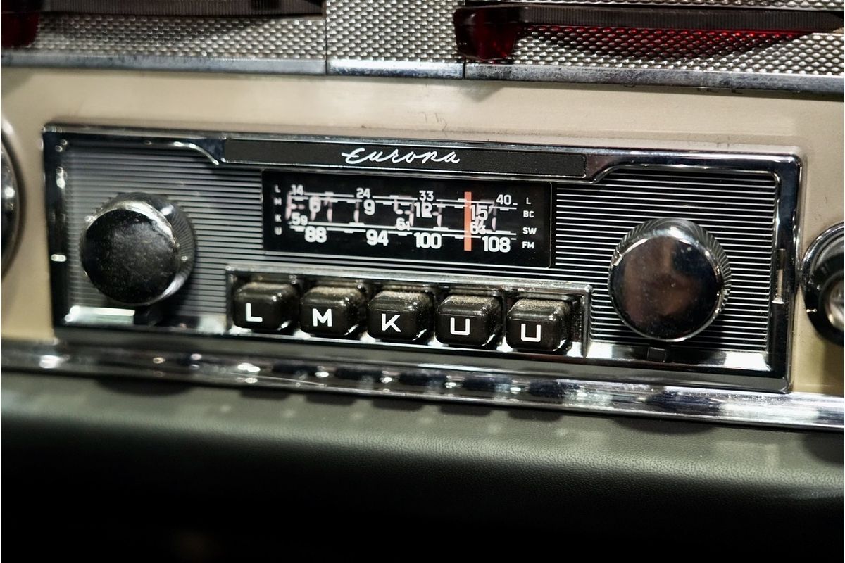 1967 Mercedes-Benz 230SL W113