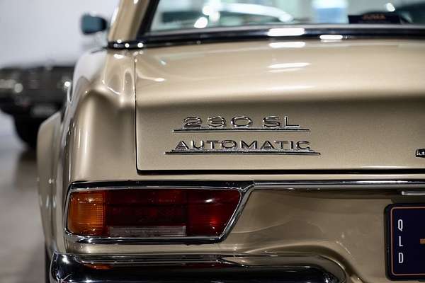 1967 Mercedes-Benz 230SL W113