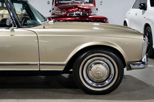 1967 Mercedes-Benz 230SL W113