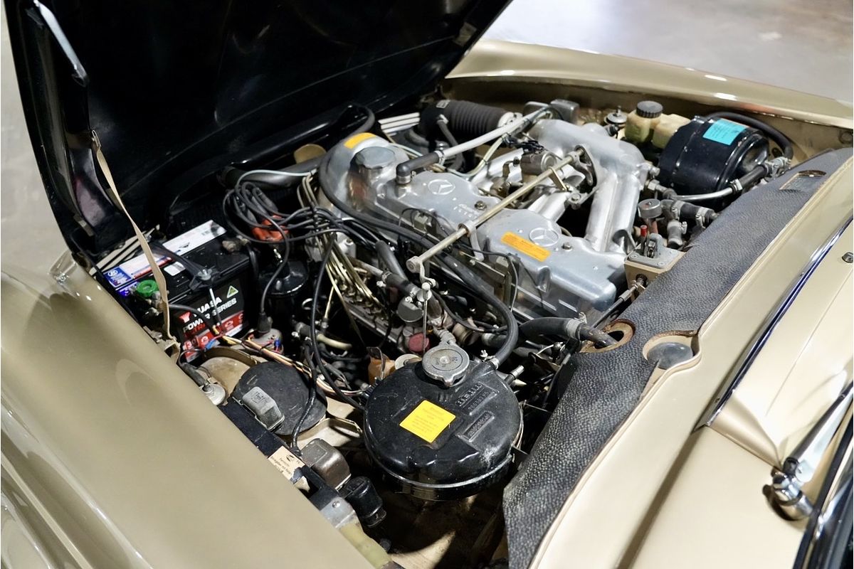 1967 Mercedes-Benz 230SL W113