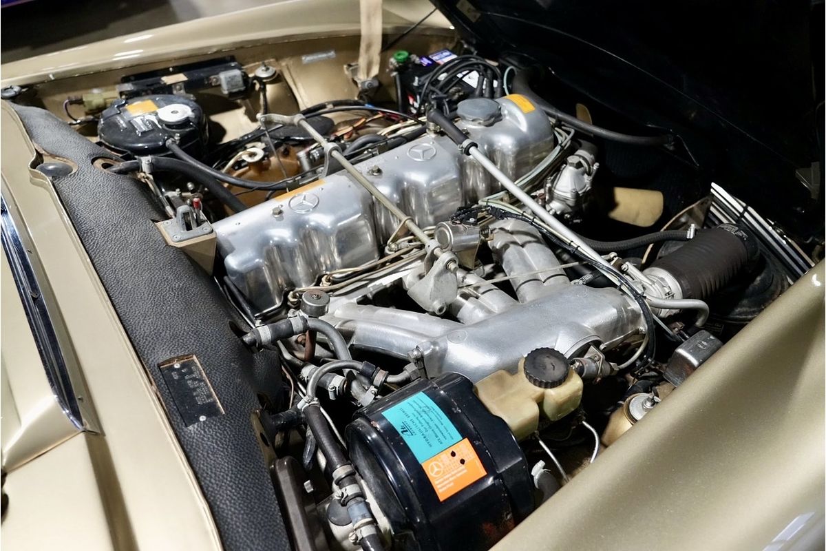 1967 Mercedes-Benz 230SL W113