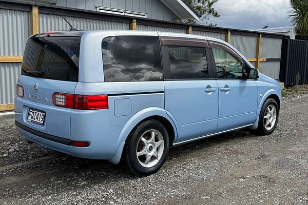 2005 Nissan LAFESTA