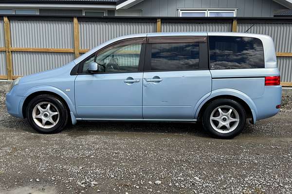 2005 Nissan LAFESTA