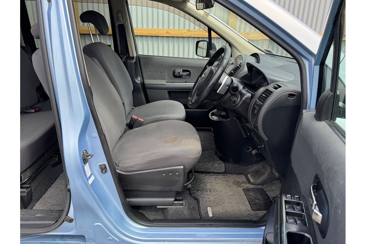 2005 Nissan LAFESTA
