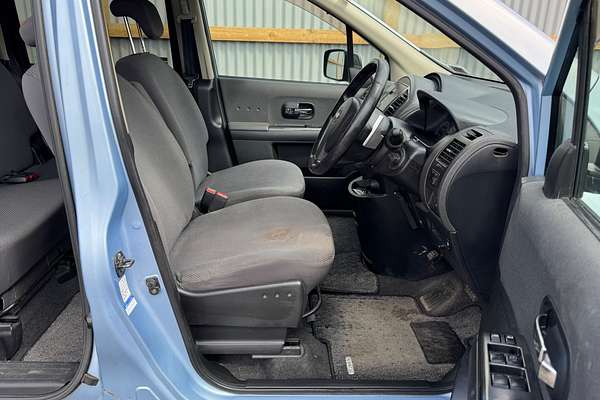 2005 Nissan LAFESTA