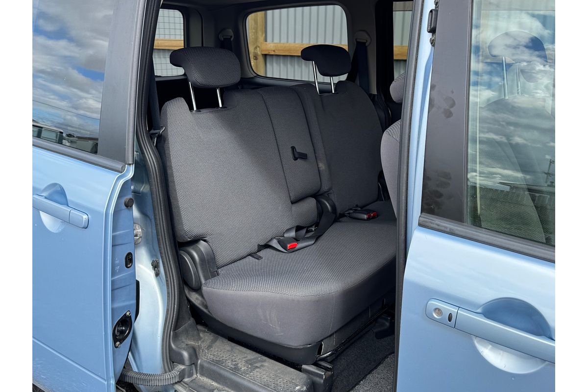 2005 Nissan LAFESTA