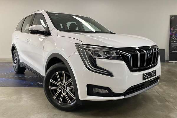 2025 Mahindra XUV700 AX7L
