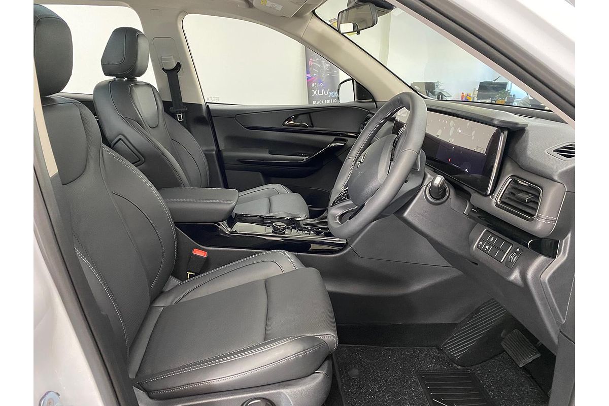 2025 Mahindra XUV700 AX7L