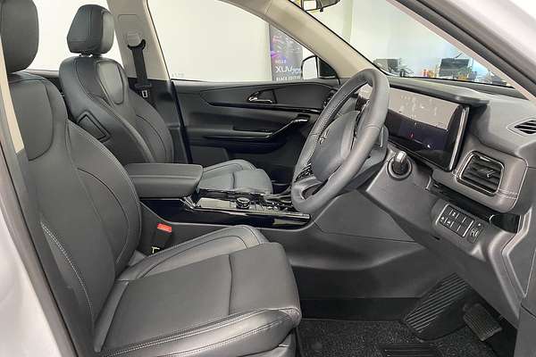 2025 Mahindra XUV700 AX7L