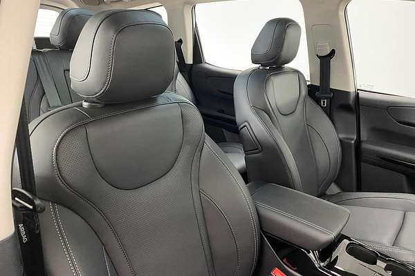 2025 Mahindra XUV700 AX7L