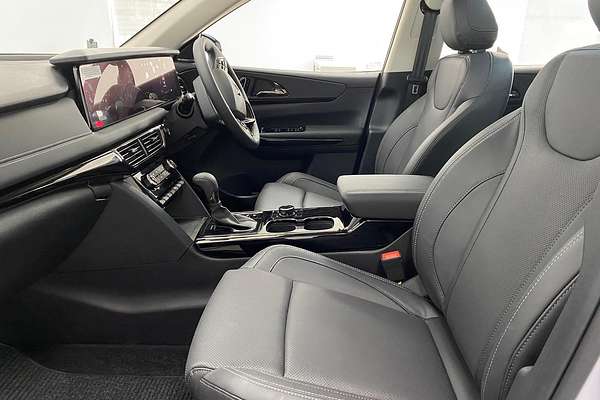 2025 Mahindra XUV700 AX7L